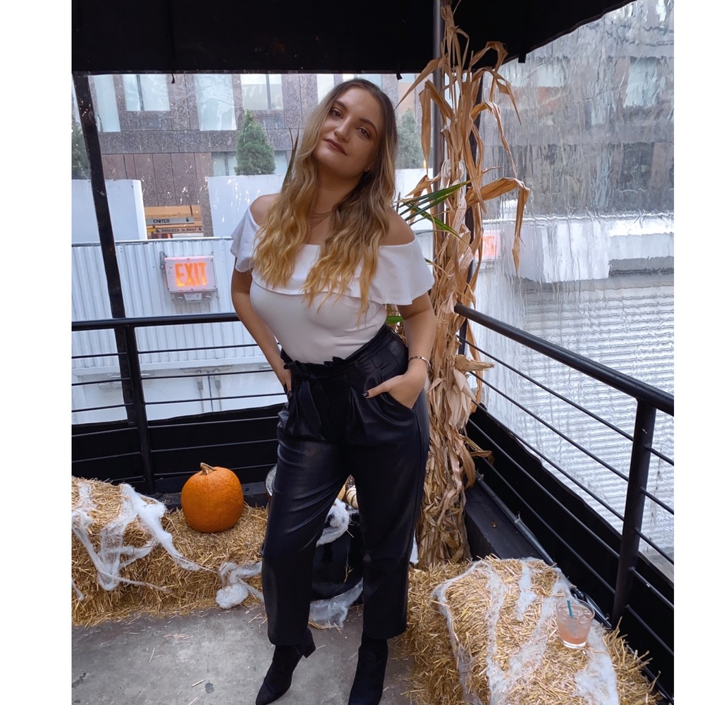 Meet your Posher, Adriana